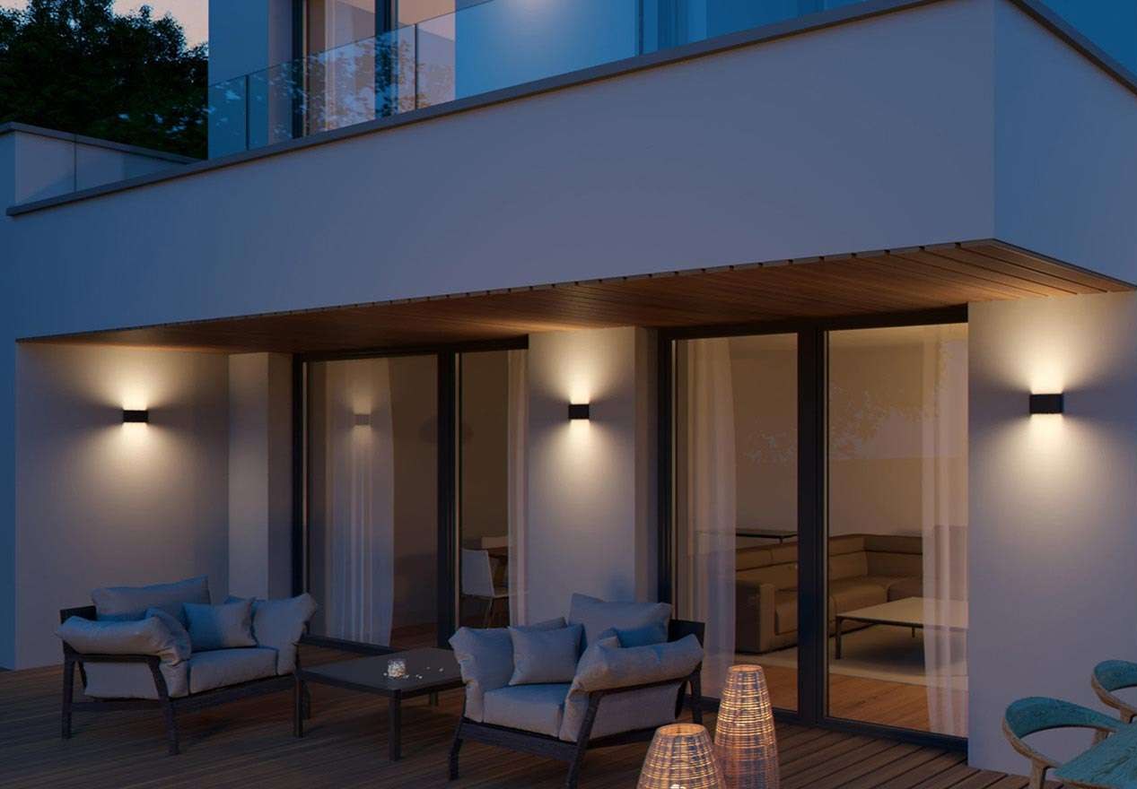 Iluminat exterior LED2 pe fațadă și terasă